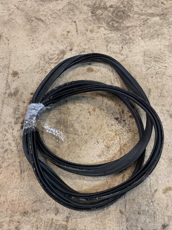 фото №1, Прокладка багажника ford b-max