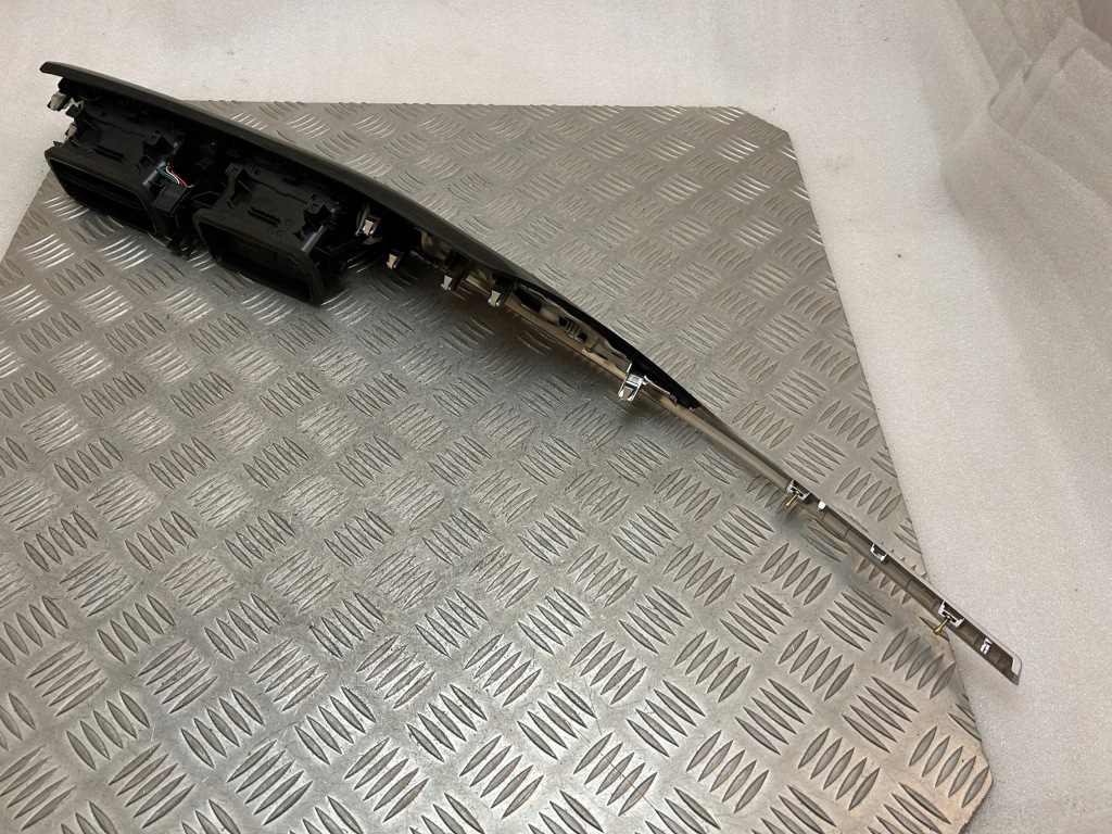 фото №8, Bmw 4 f36 gran coupe 2018 решётка обдув панели приборной панели 9347436