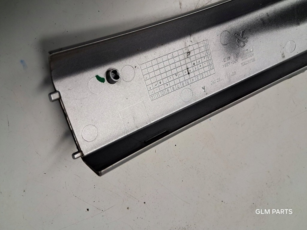 фото №5, Peugeot 2008 заглушка рейлинг крышный правый перед 9678357780