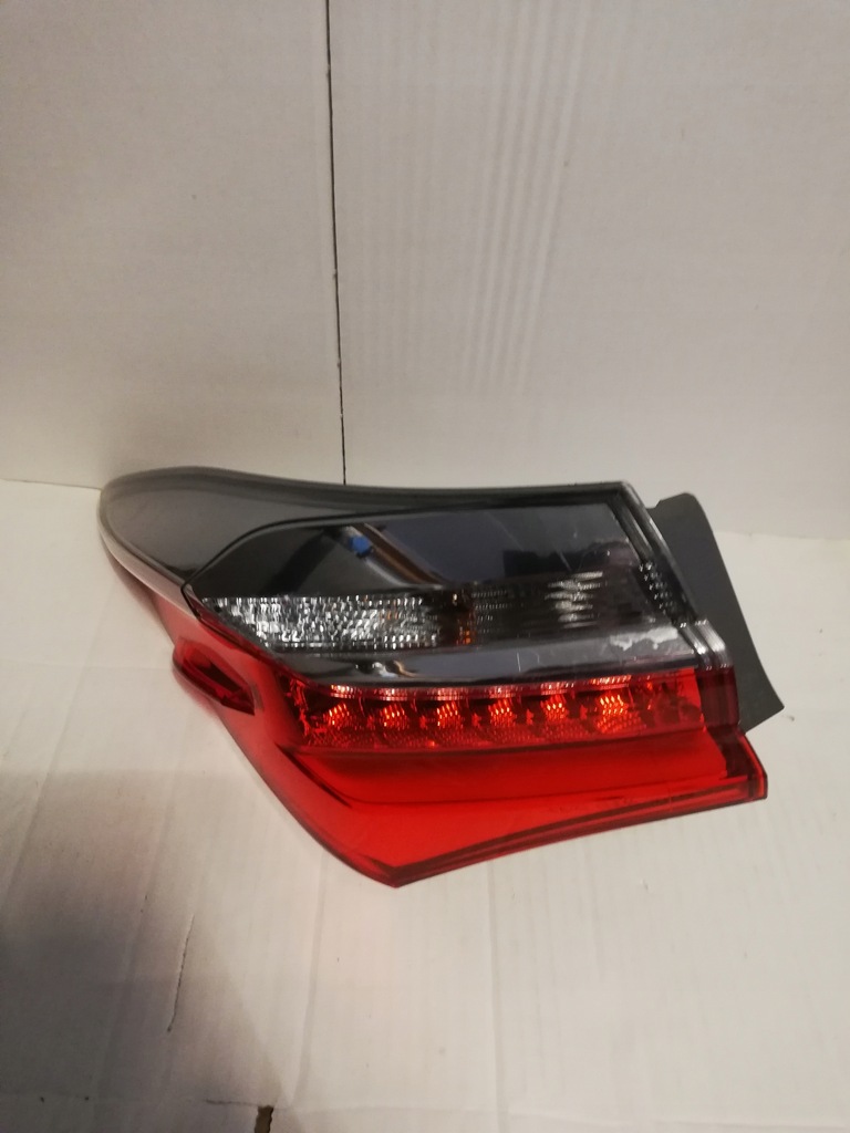 фото №1, Corolla e16 e18 16-19 лампа задняя задняя левая led