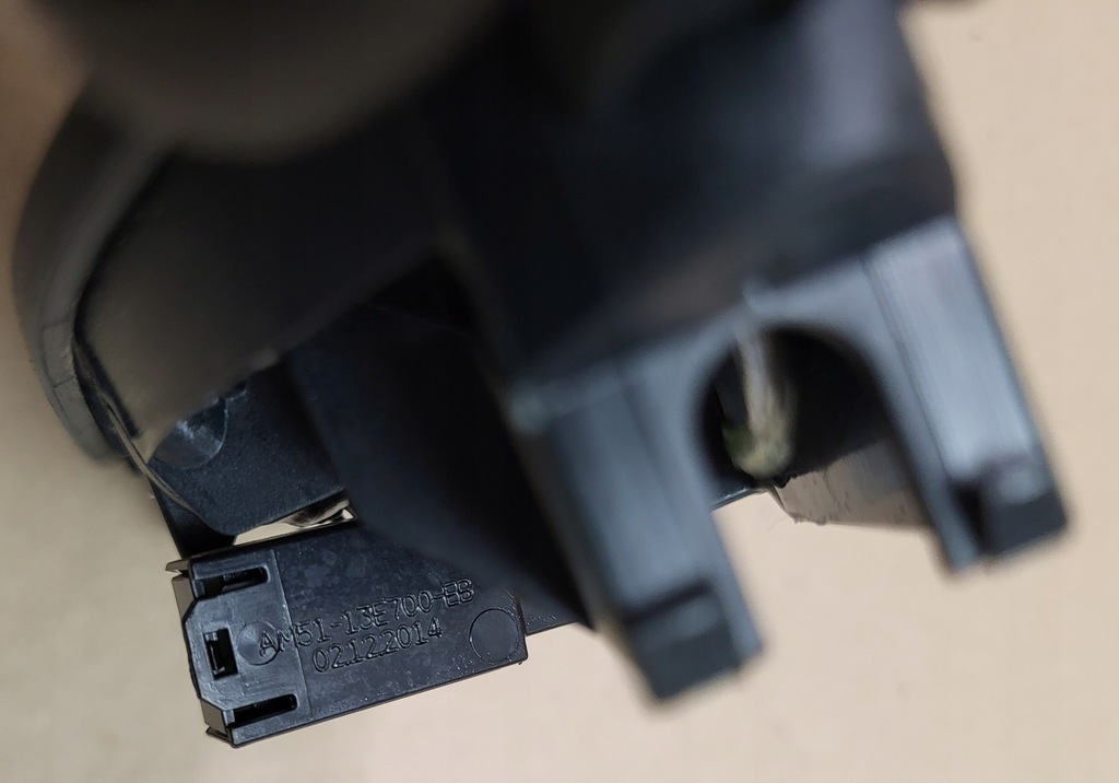 фото №7, Ручка внутренняя дверь левая перед подсвеченная ford grand cmax 14r. оригинальный номер eu