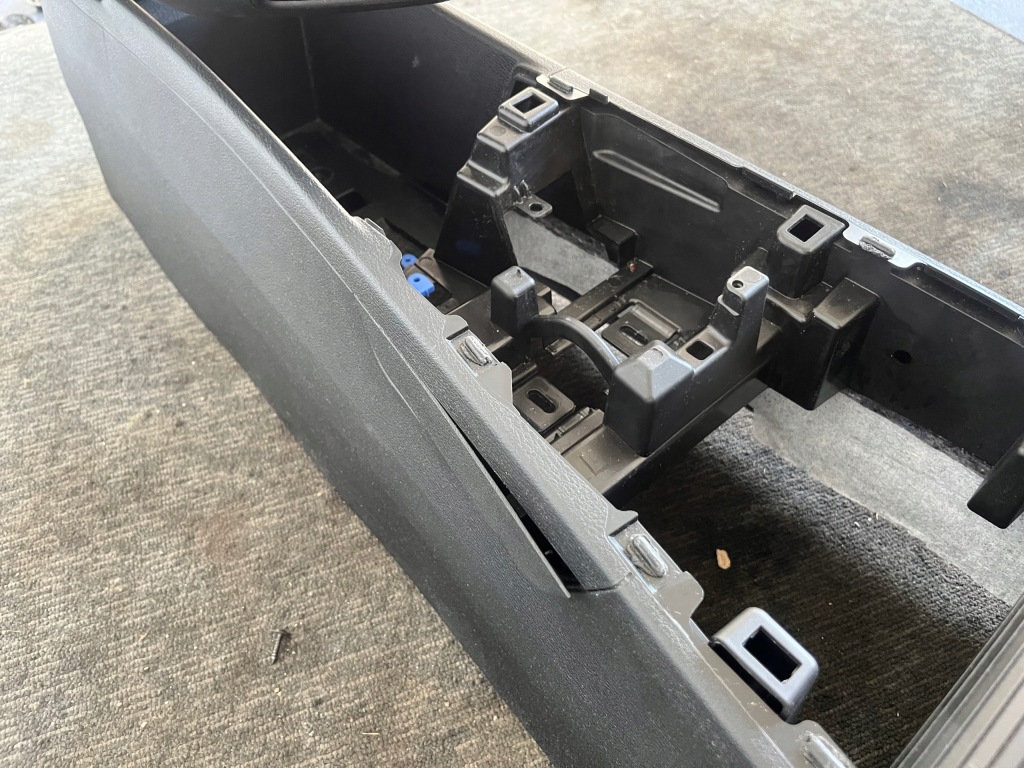 Купити Bmw x1 f48 lci lift 19r тунель середній підлокітник оригінал європа