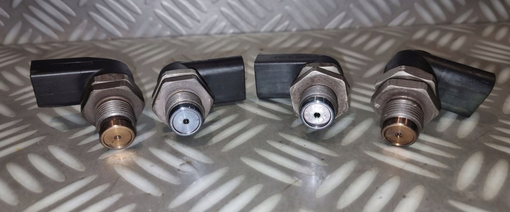 Bmw e60 e70 e90 2.0 3.0 d m57n датчик тиску пального 7787167 0281002497 Ціна