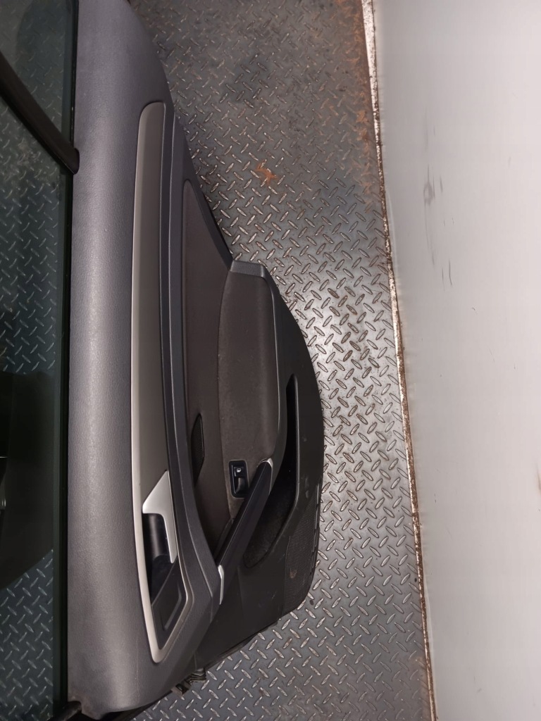 Дверь правая  задний vw golf vii универсал lc9x в Украине