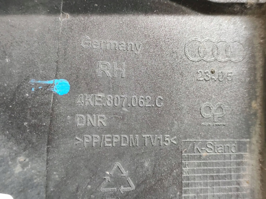 фото №14, Audi e-tron 4ke уголок бампера правый перед 4ke807062c