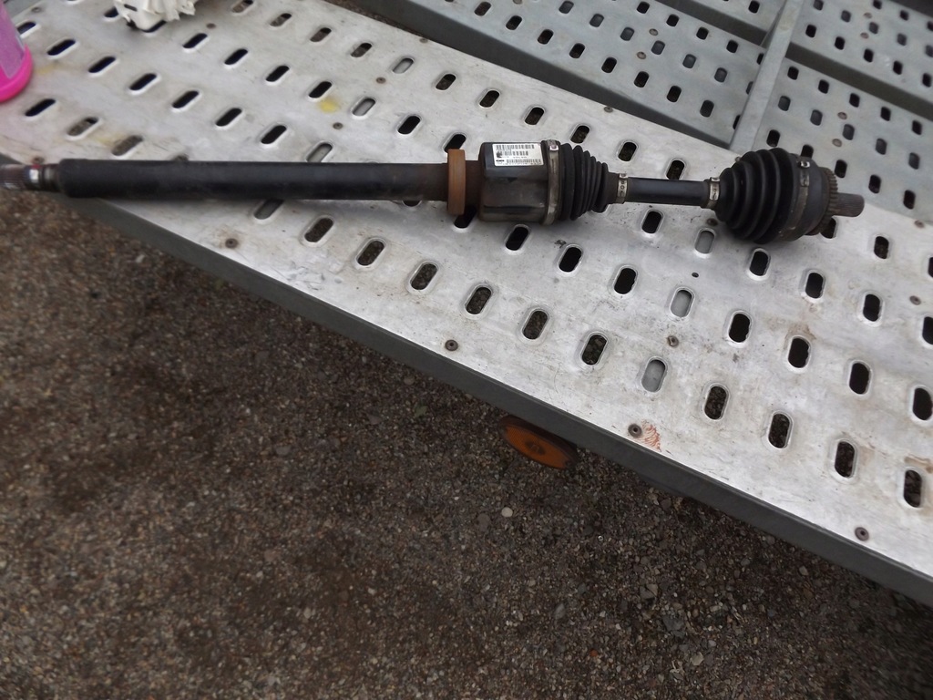 фото №1, Volvo v70 ii s60 2,4 185 km приводной вал правая p30681076