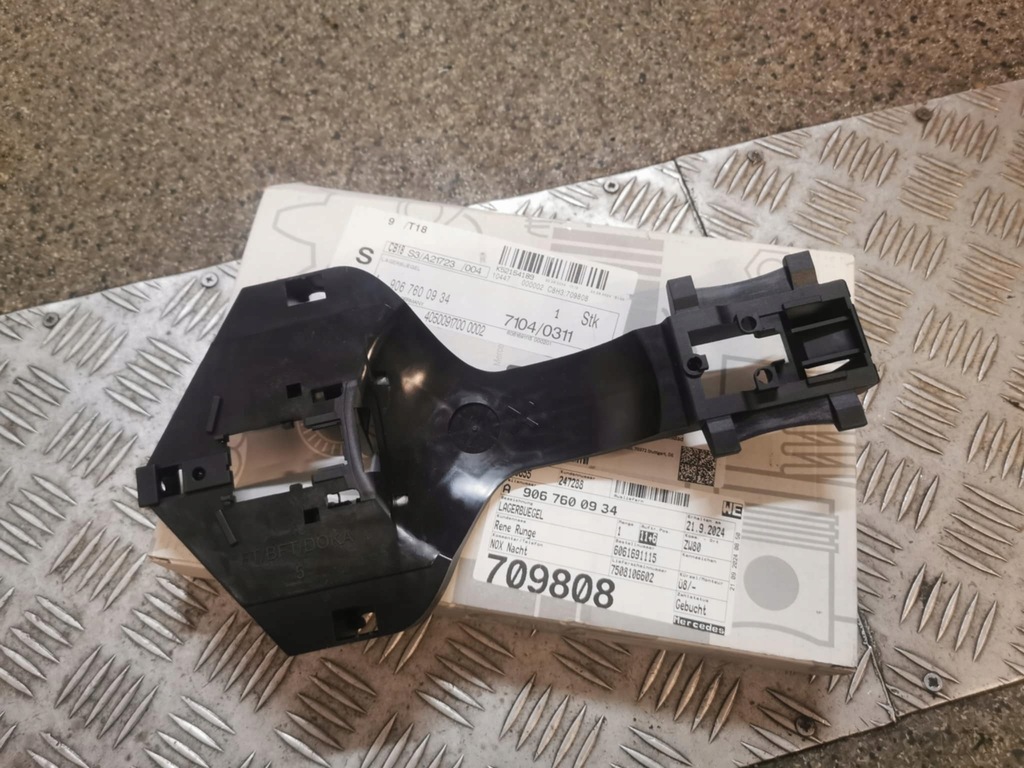 фото №1, Основание ручка левая mercedes sprinter оригинальный номер a9067600934