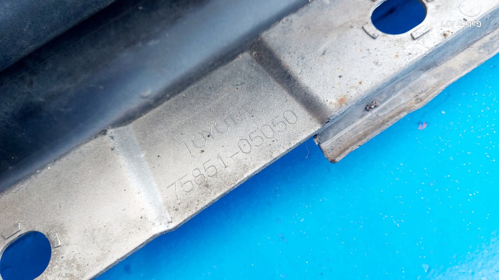 Toyota avensis t27 рестайлинг  t29 молдинг порог правая 75851-05050 1f7 в Украине