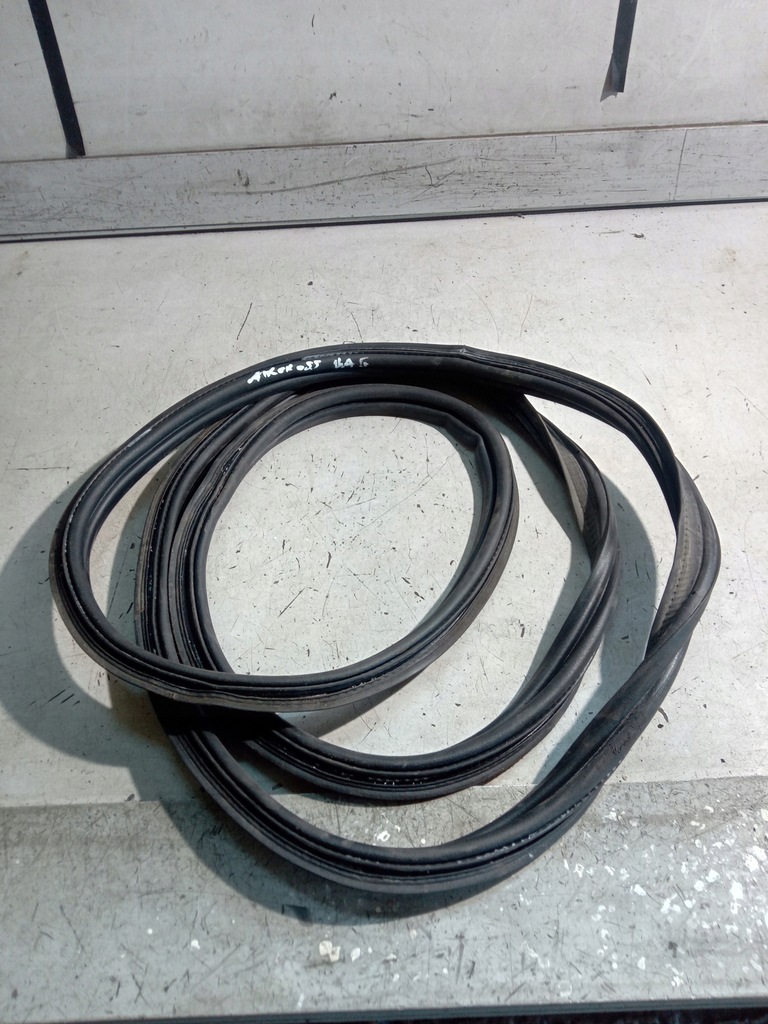 фото №1, Citroen c3 aircross прокладка крышки багажника