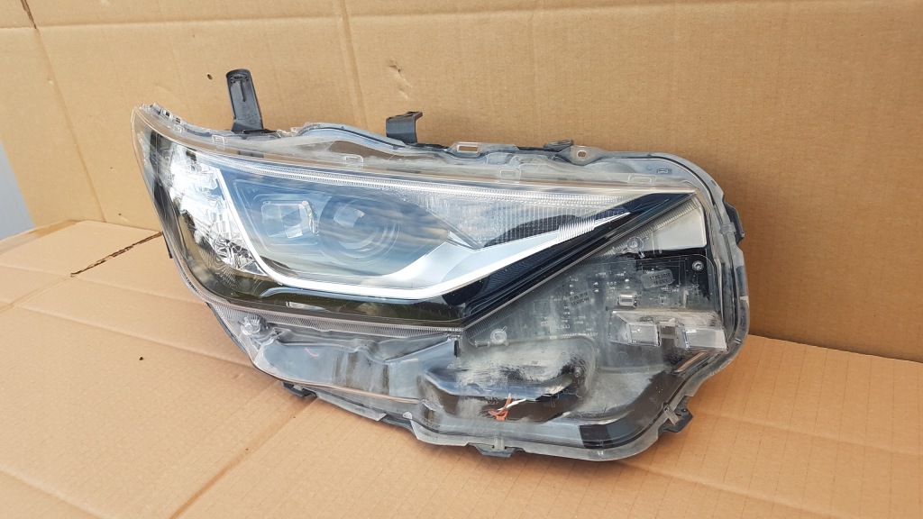 Фара перед правий toyota auris 2 рестайлінг  full led 15- в Україні