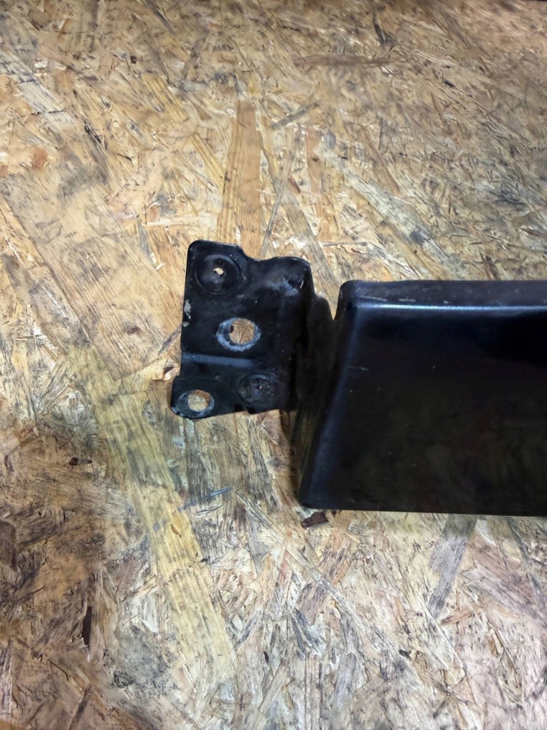 Крыло левая сторона audi a4 s4 b6 8e 8h цвет lz9w в Украине