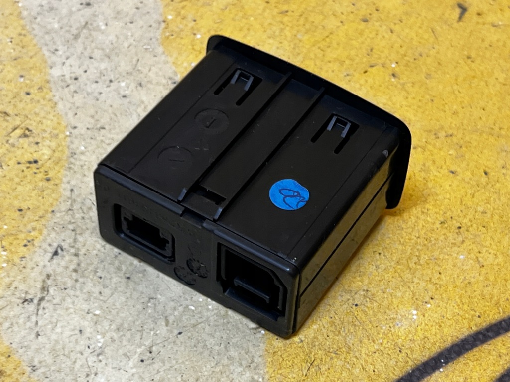 фото №3, Разъём соединитель port usb aux sd renault zoe i z.e.