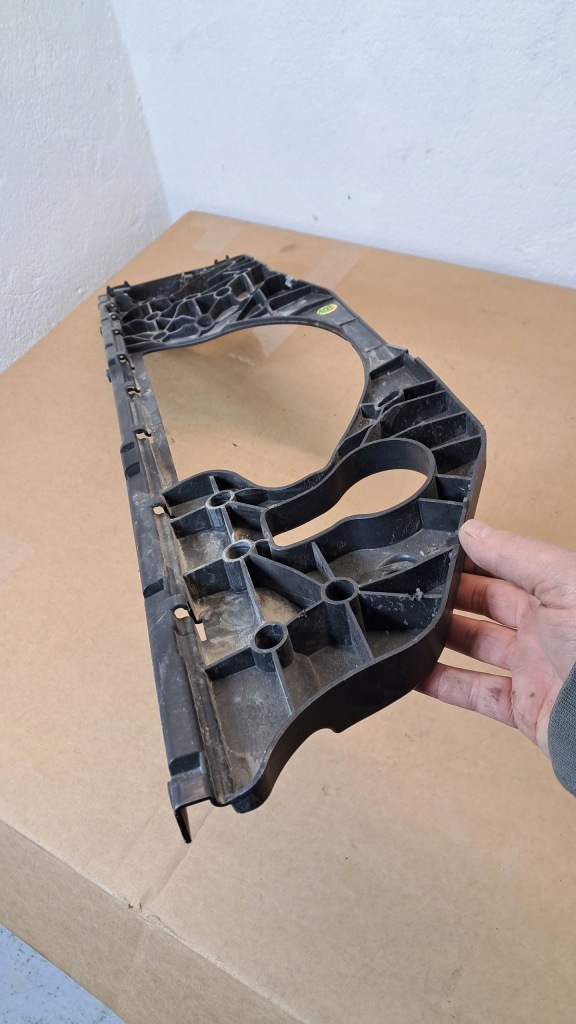 фото №12, Audi a8 d5 напрямна кронштейн бампера заднього 4n0807329