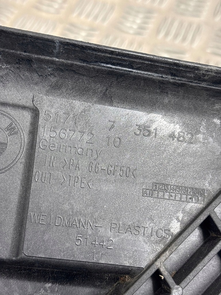 фото №7, Bmw 2 f46 2016 полка аккумулятор