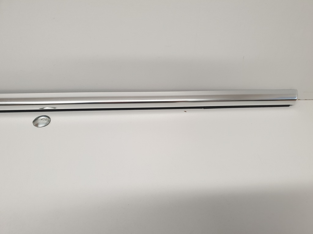 фото №7, Volvo молдинг уплотнитель стекло 31301007/08