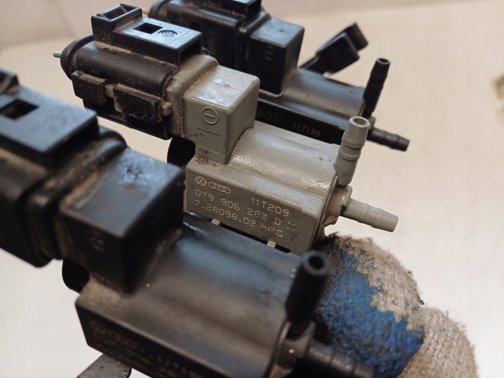 фото №7, Audi a6 c7 10- 3.0tfsi клапан вакууму 037906283c 079906283d