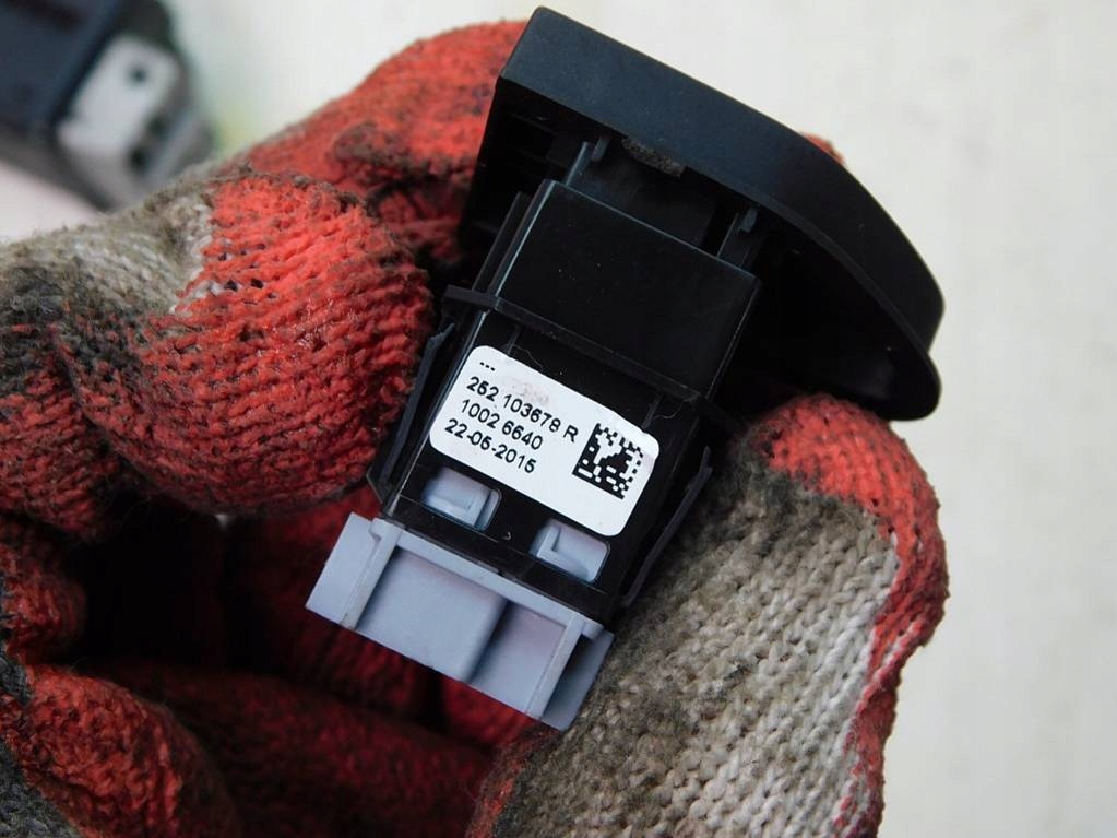 фото №8, Renault captur i 2015 кнопка переключатель блокировка