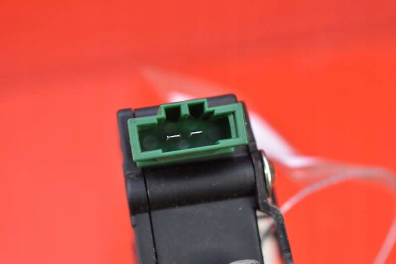 фото №8, Замок крышки задняя багажника левый нижний 7016049 land rover discovery 3 iii