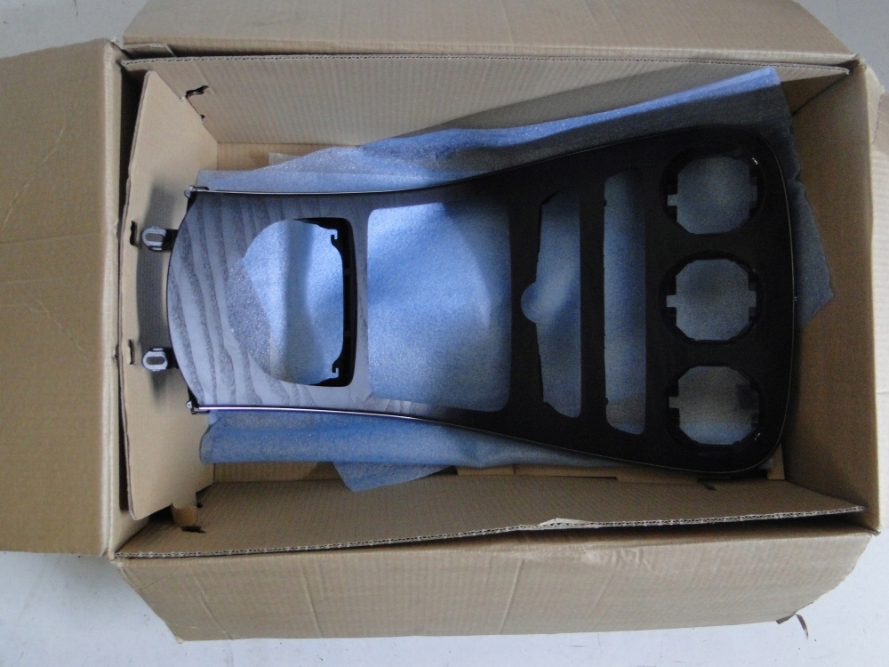 фото №9, Mercedes c klasa w205 панель консоль середина рамка