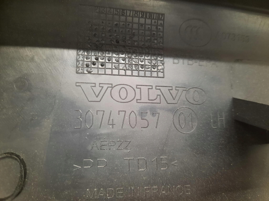 фото №5, Volvo xc40 17- захист молдинг кришки багажника ліва 30747057