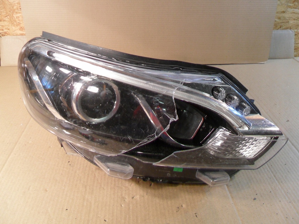 фото №1, Toyota proace фара правий ксенон led 16-