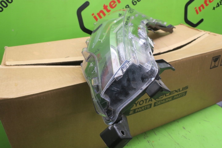 фото №5, Toyota corolla e16 lift фара правий full led