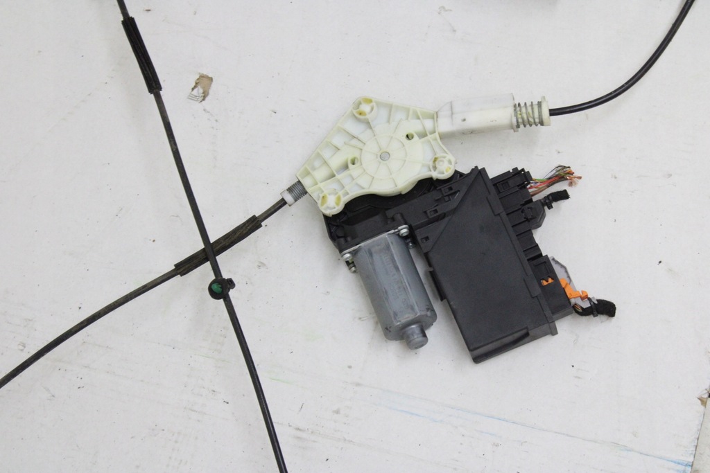 фото №7, Audi a4 b7 cc cabrio 2007r- подъемник стекло правый перед