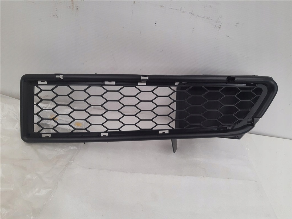 фото №1, Решётка w бампер левая перед dacia logan po 2004