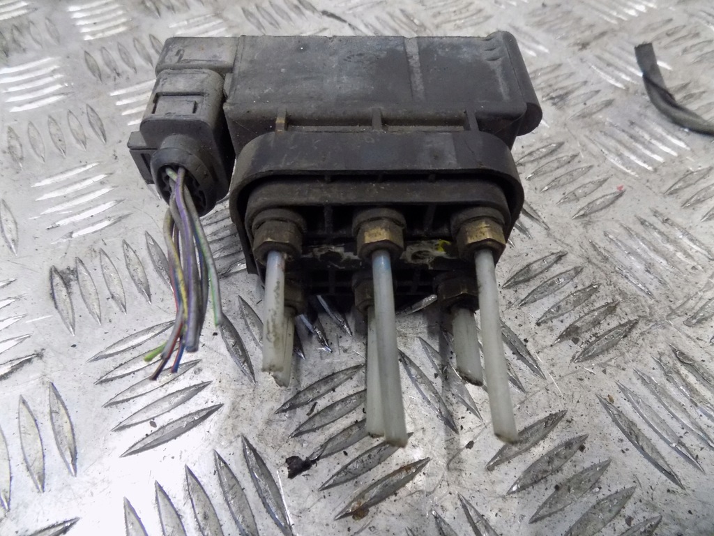 фото №1, Mercedes ml w164 w212 w221 распределитель airmatic