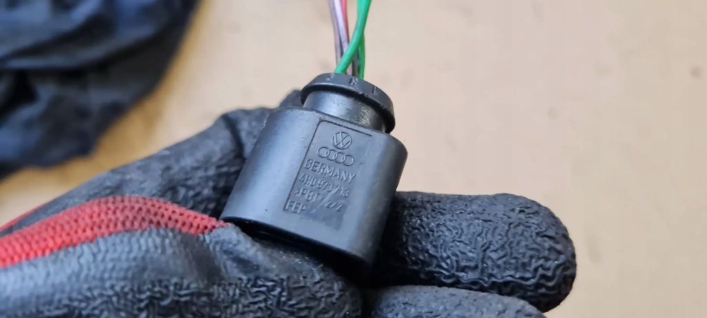 фото №8, Sq5 8r q5 lift штекер колодка соединитель 4h0973713 6pin s4 b8 a4 a6 c7