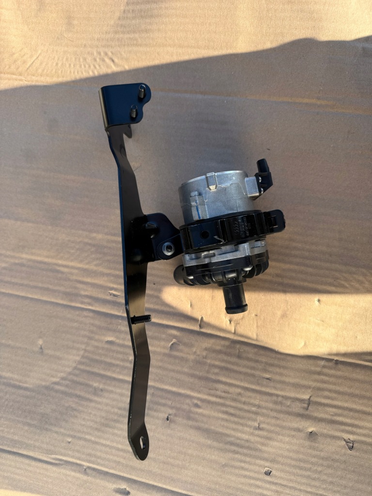 фото №1, Насос wody audi 8k0965567d.....