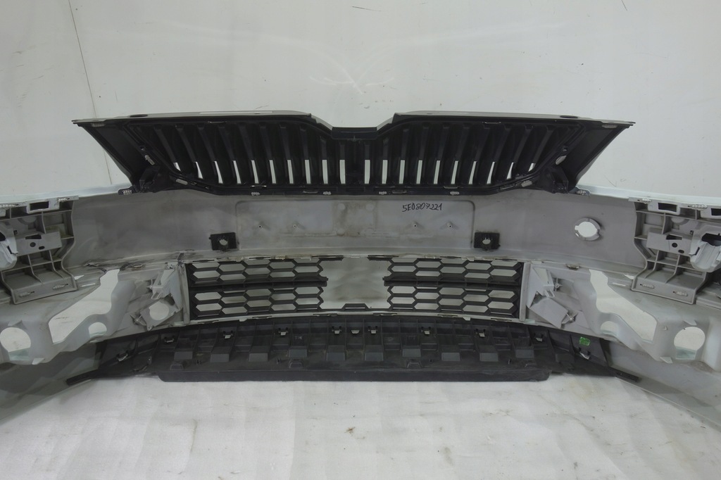 фото №9, Бампер решётка радиатора перед skoda octavia iii 5e0 омыватель