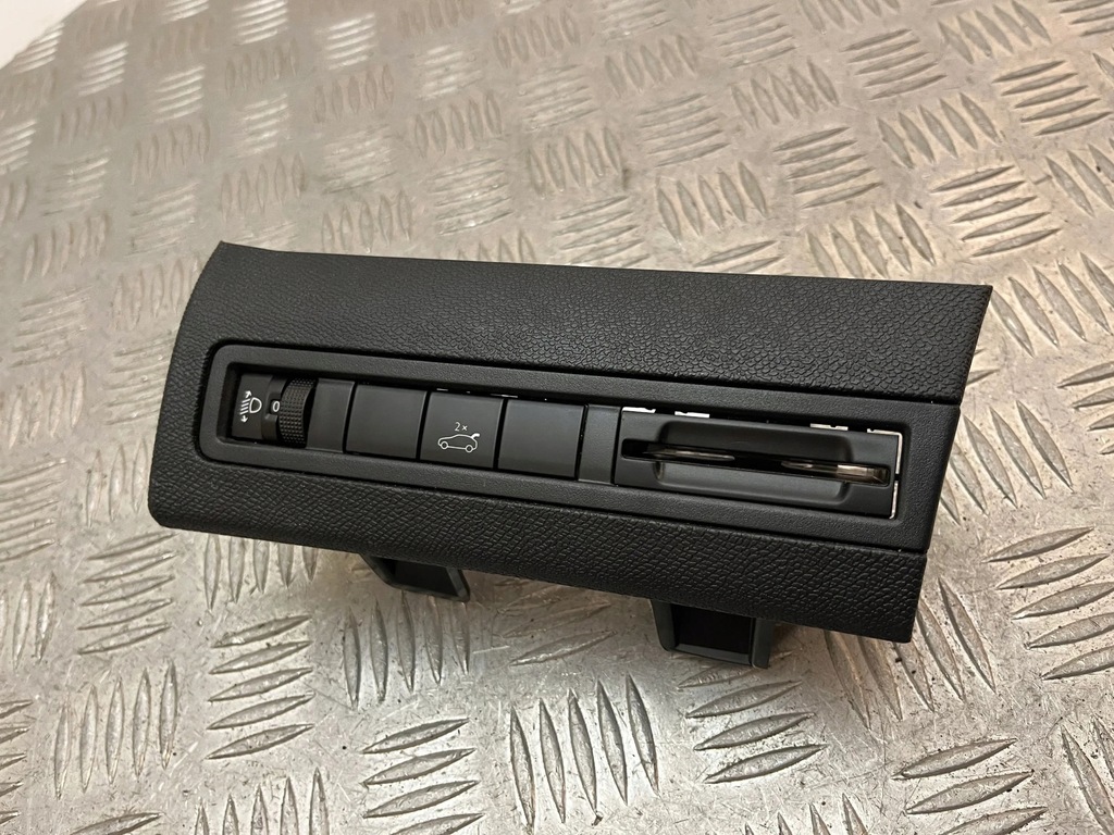 фото №8, Peugeot 5008 ii 2017 кнопка открывания крышки багажника