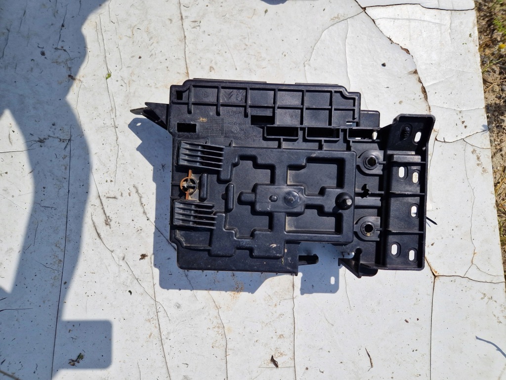 фото №3, Основание корпус аккумулятор peugeot 207