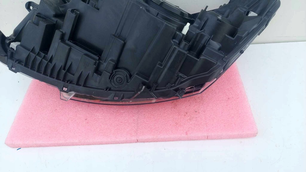 Купить Citroen c5 3 x7 фара правый  перед передняя обычная + led новая оригинальный номер 2305