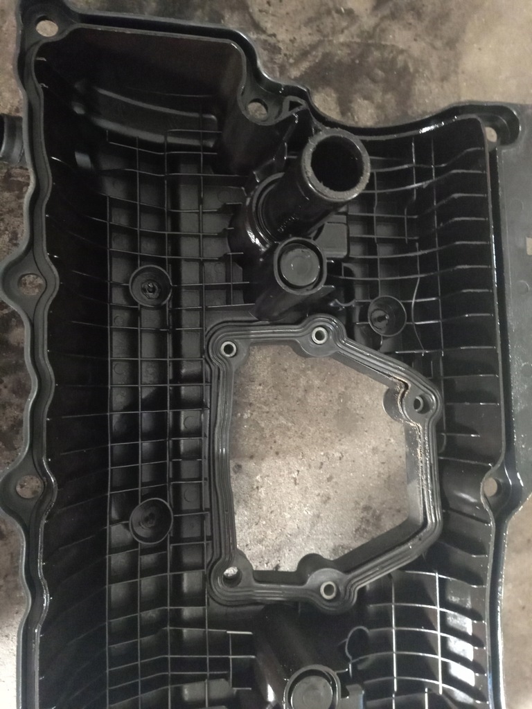 фото №12, Bmw оригинальный номер 7506728 99085100 крышка клапанов bmw e46