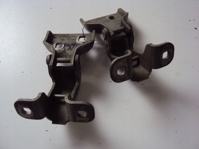 фото №1, Петлі двері перед renault trafic iii