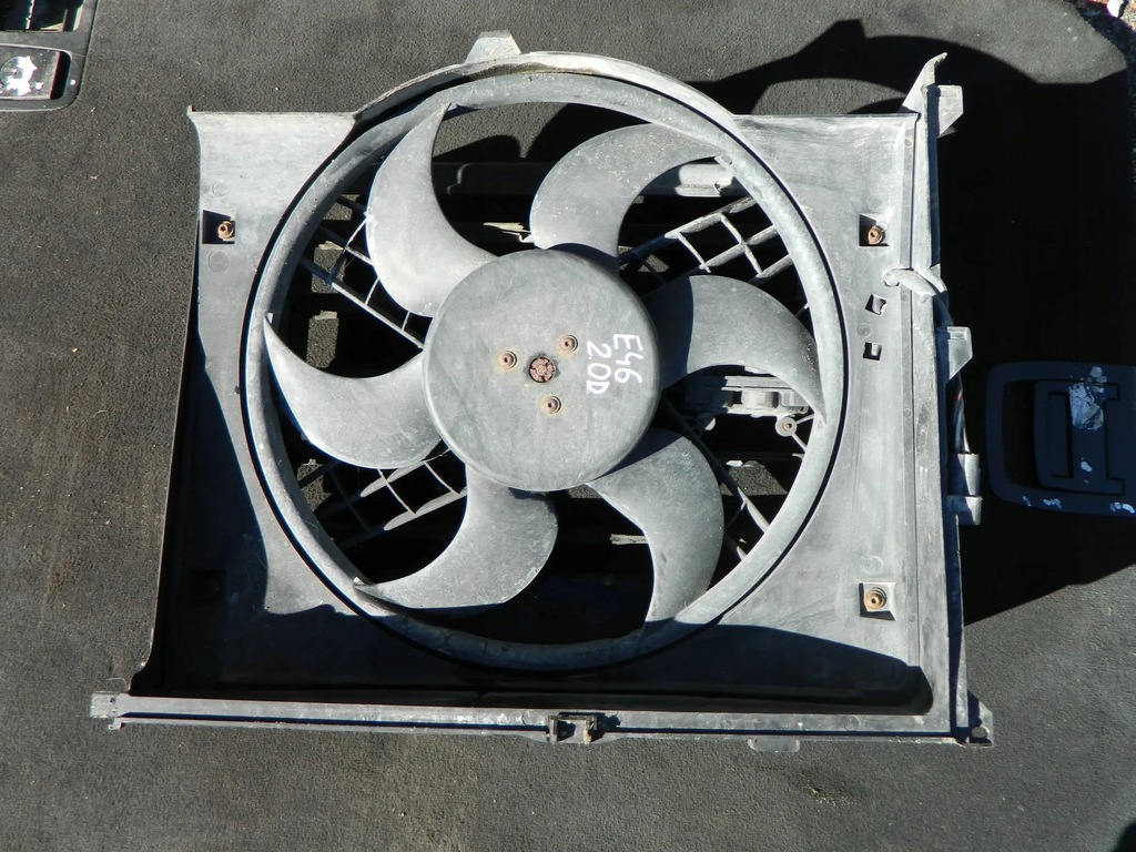 фото №1, Bmw e46 2.0d вентилятор радиатора корпус 6904768