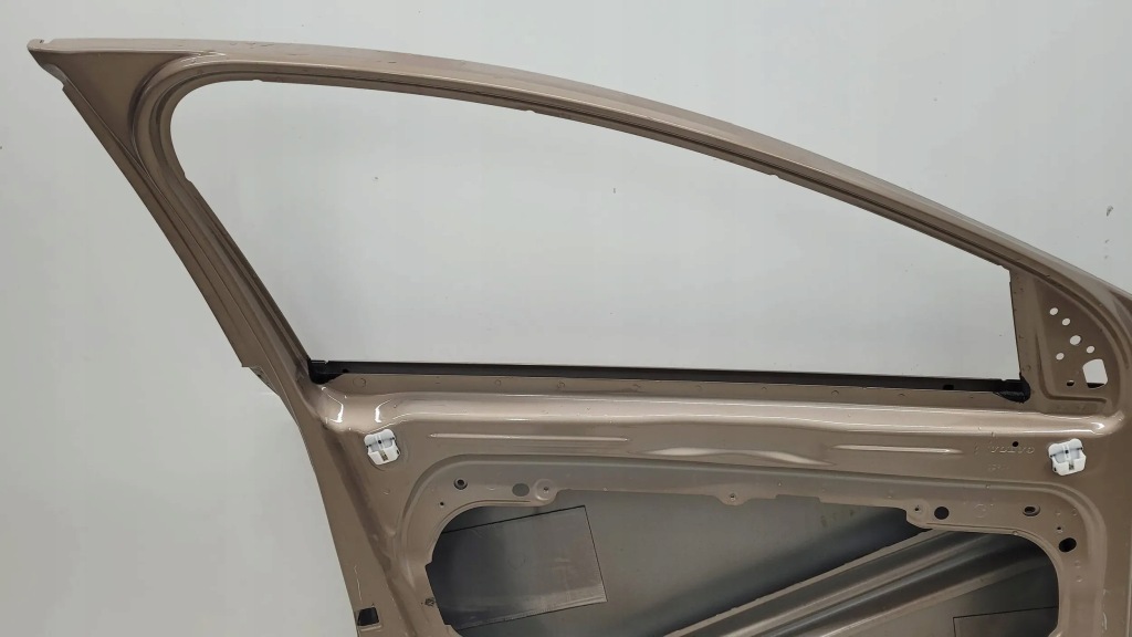 Volvo v40 12+ дверь перед передние левая fv Цена