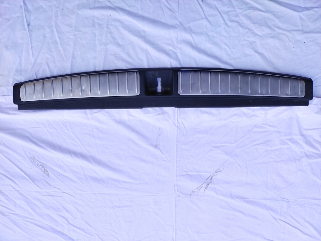 фото №1, Legacy iv 03-06 kombi накладка молдинг багажника