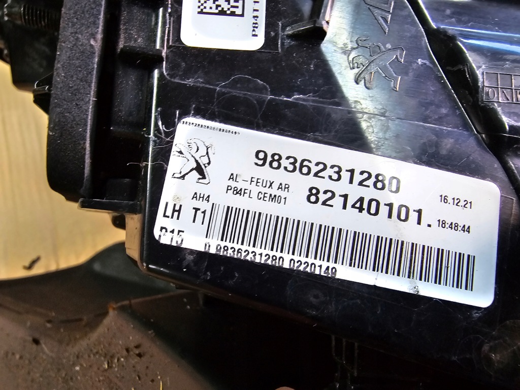 Фара фары задняя комплект peugeot 3008 2 рестайлинг  европа Доставка