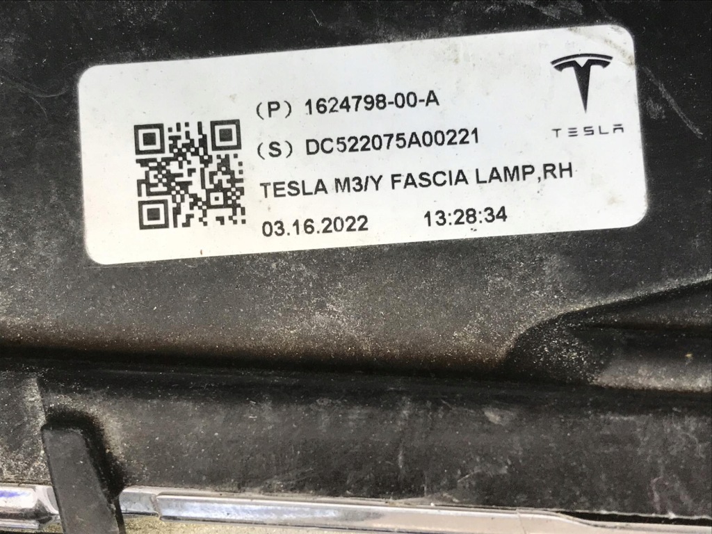 Купити Tesla model 3 y рестайлінг  протитуманна фара led правий 1624798-00-a
