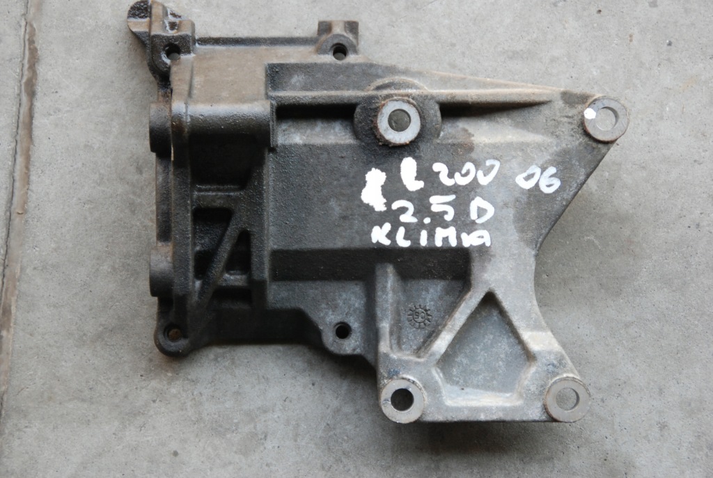 фото №1, Кронштейн кронштейн насоса кондиционер mitsubishi l200 2.5 did