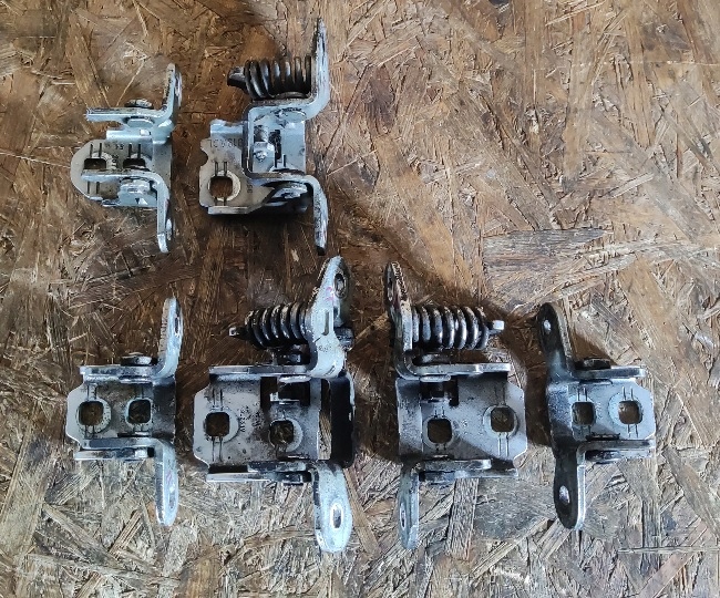 фото №1, Петлі двері лівий задня dodge journey сріблястий