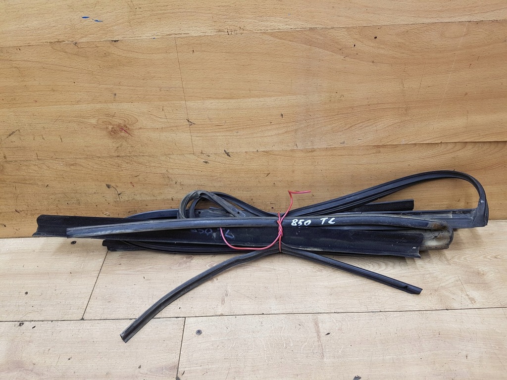 фото №1, Уплотнители стекло дверь задняя левая комплект volvo 850