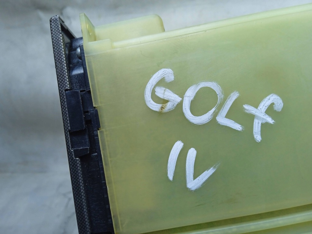 Панель кондиціонера 3b1907044e vw golf iv Недорого