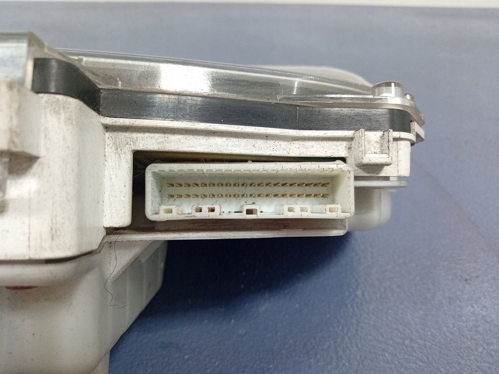 фото №6, Avensis verso 2.0 d-4d счетчик приборы 83800-44530