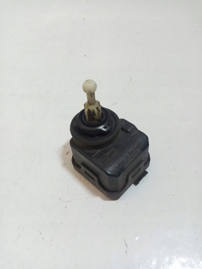 Купити Моторчик регулювання лампи volkswagen golf 4 1j0941295c