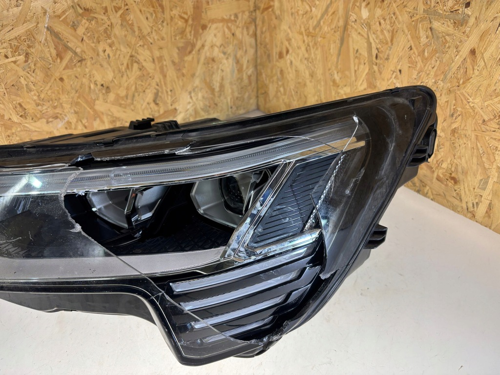 фото №16, Audi q8 e-tron 2023 лампи передні