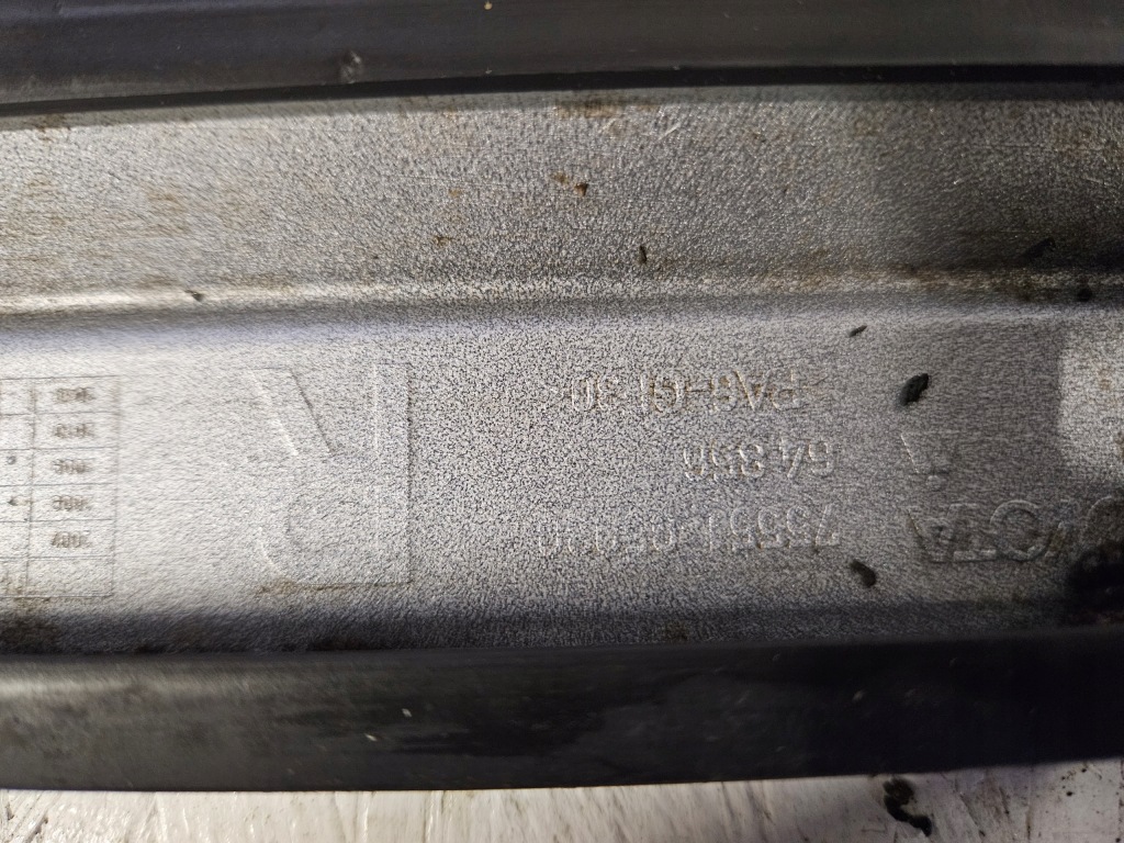 Toyota avensis t27 універсал рейлінги накладки дахові комплект Оригінал